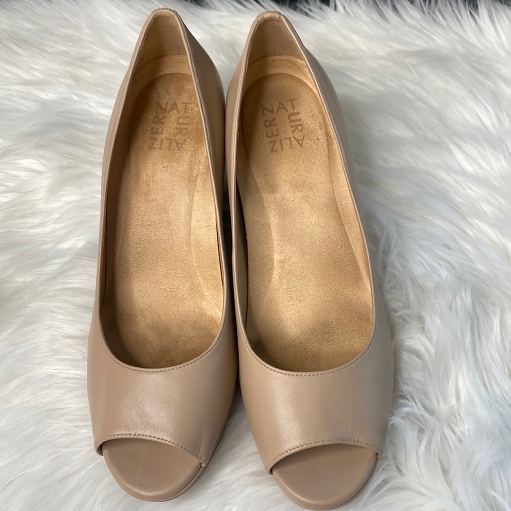 Peep Toe Naturalizer shoes size 9.5W